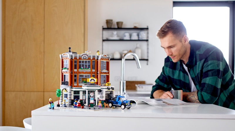 LEGO Creator Expert 10264 Corner Garage available now