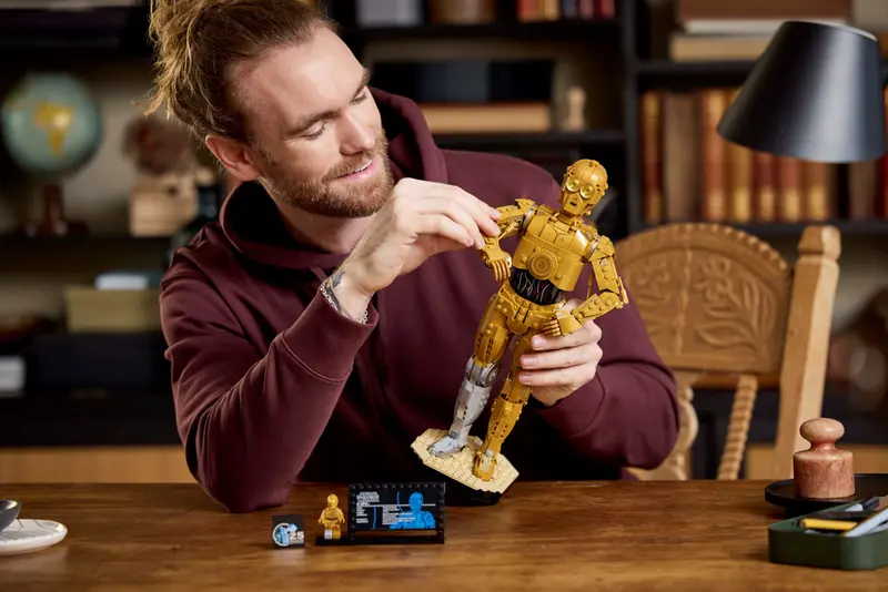 LEGO Star Wars 75398 C 3PO Lifestyle