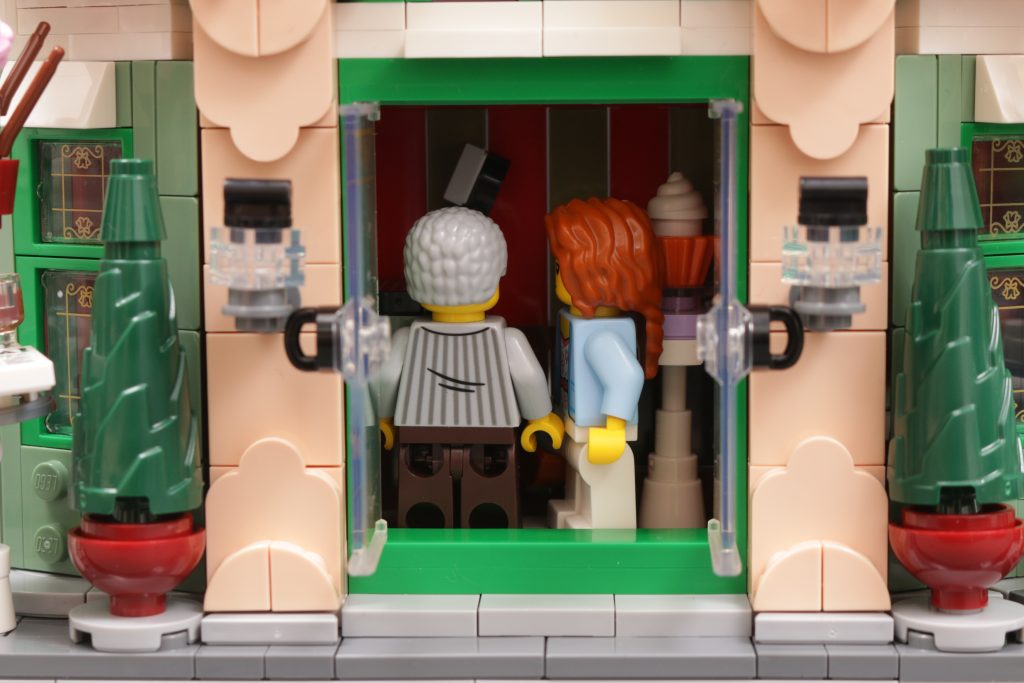 LEGO Icons 10362 Fransk Café anmeldelse, ikke rigtigt til minifigurer 11 1024x683