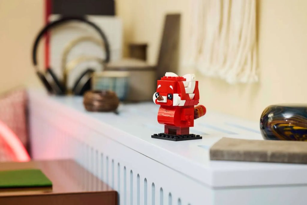 LEGO Disney BrickHeadz 40798 Estilo de vida de Mei, panda rojo 1024x684