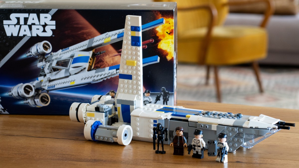 Schalten Sie die neuesten LEGO Star Wars Sets in Stinger Mantis, Ornithopter und mehr