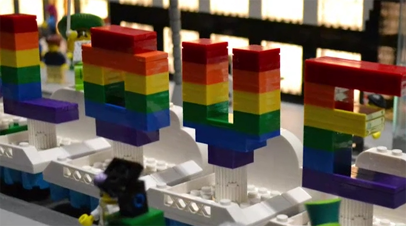 LEGOLAND Discovery Center Westchester construye el desfile del Orgullo más pequeño del mundo