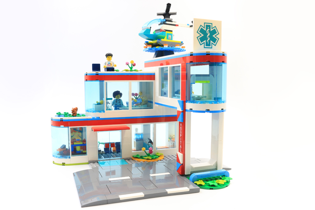 LEGO CITY 60330 Hospital review - Brick Fanatics