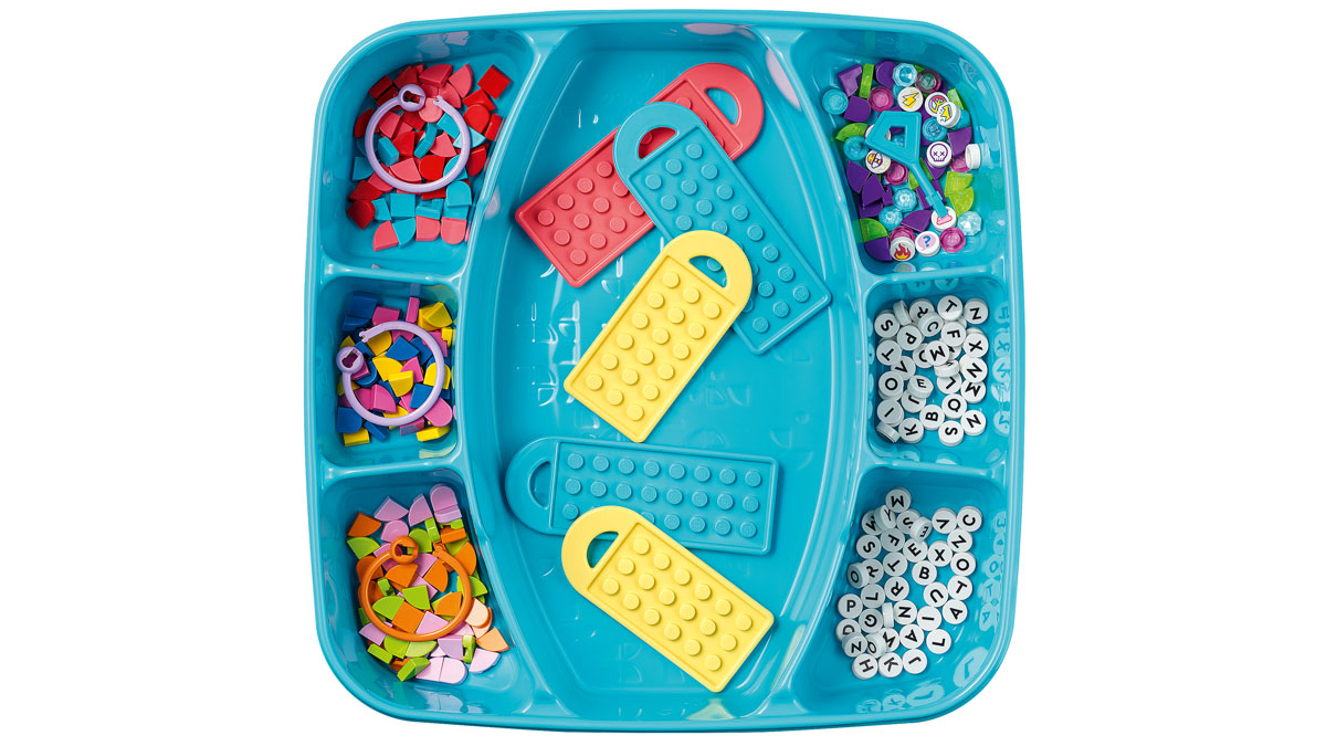 Decora il tuo mondo e i tuoi bagagli con gli ultimi LEGO DOTS set