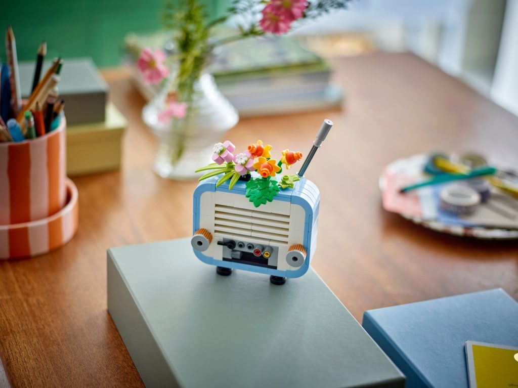 LEGO Creator 3 en 1 31172 Tocadiscos con flores 15 1024x767