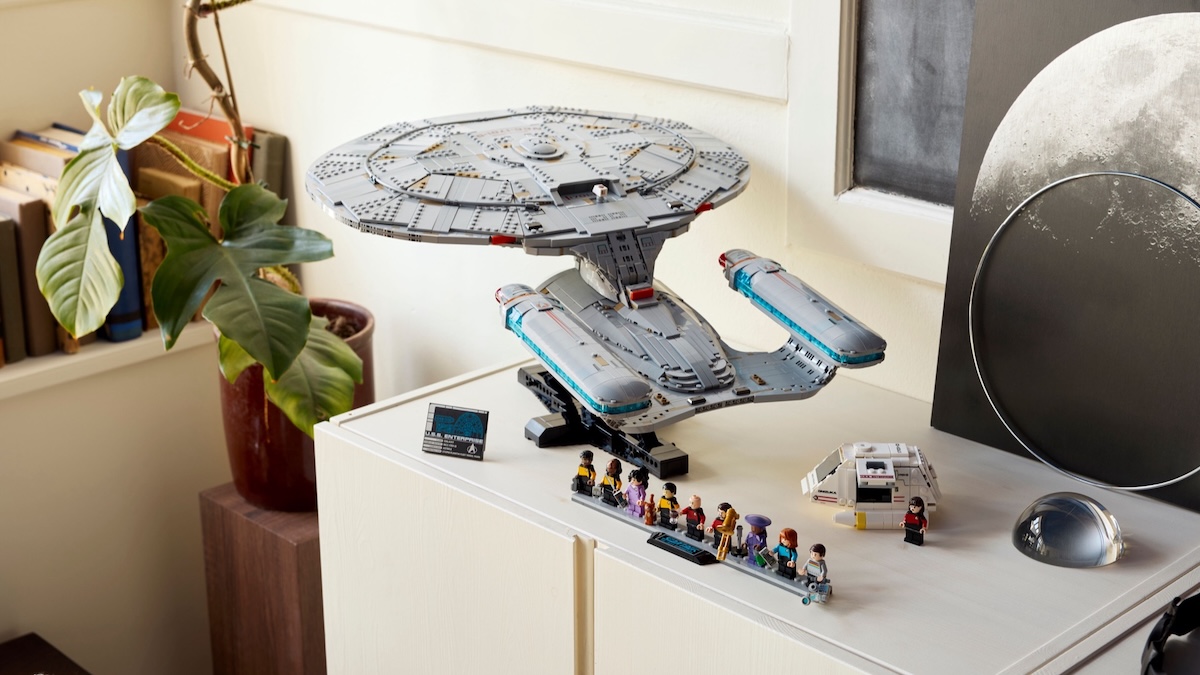 LEGO Icons 10365 U.S.S. Enterprise NCC 1701 D featured 3