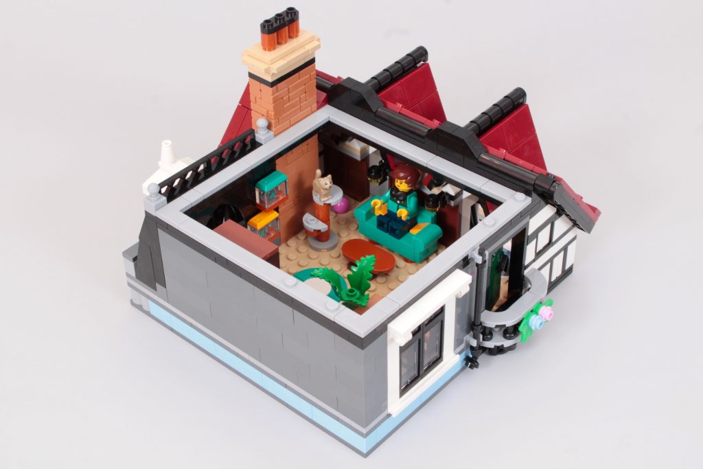 Reseña del LEGO Icons 10350 Tudor Corner 42 (1024 x 683)