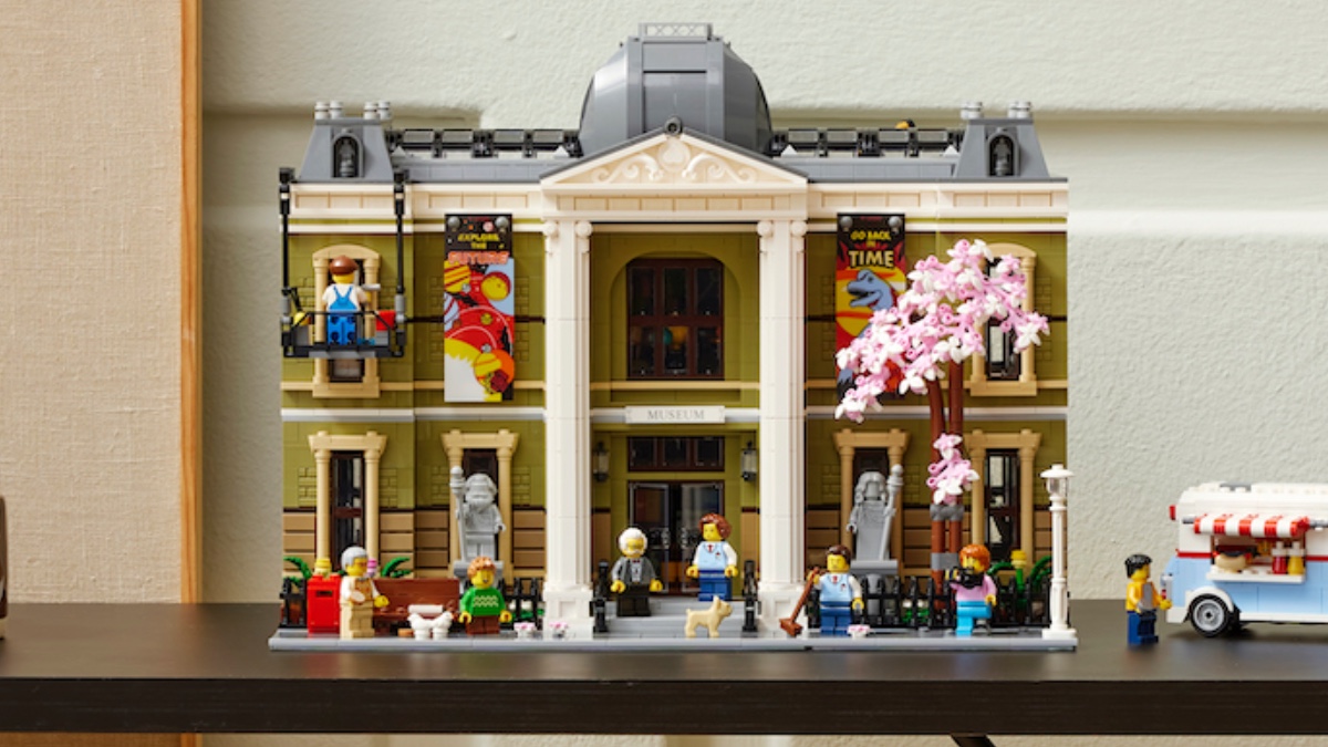 LEGO considered revisiting a vintage modular building for 10326 Natural History Museum