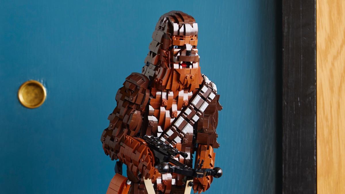 LEGO responds to misleading 75371 Chewbacca lifestyle photo