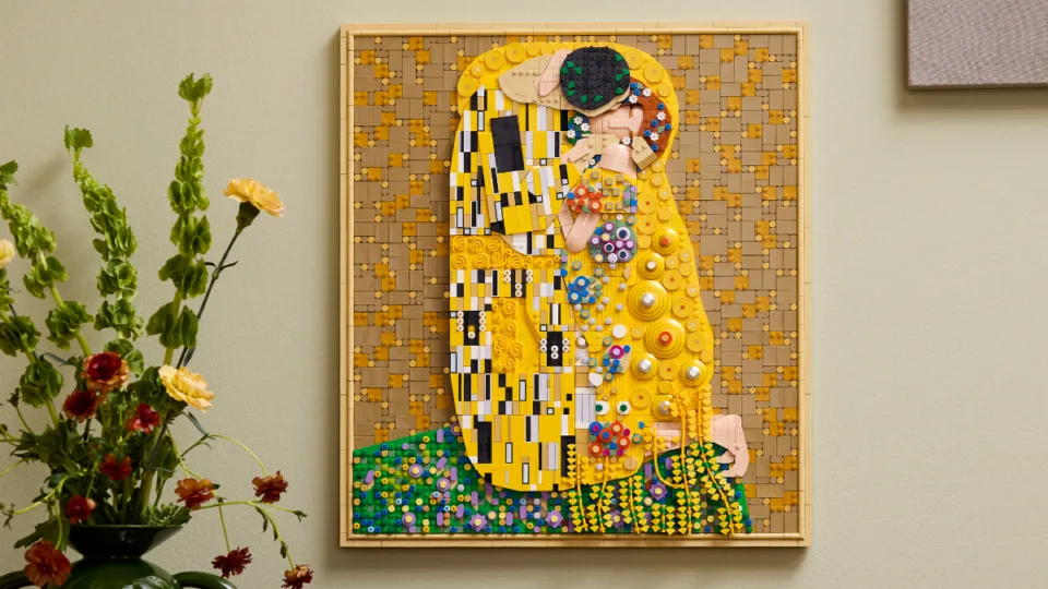 Stop complaining about repetitive LEGO Art builds
