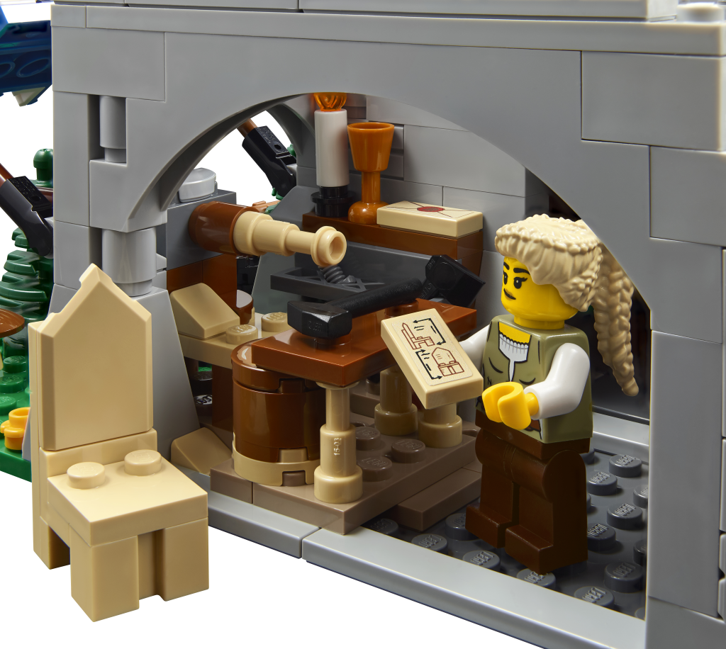 LEGO Icons 10332 medieval town square carpenter 1024x916