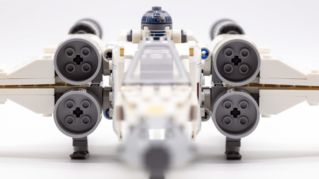 r2 front view