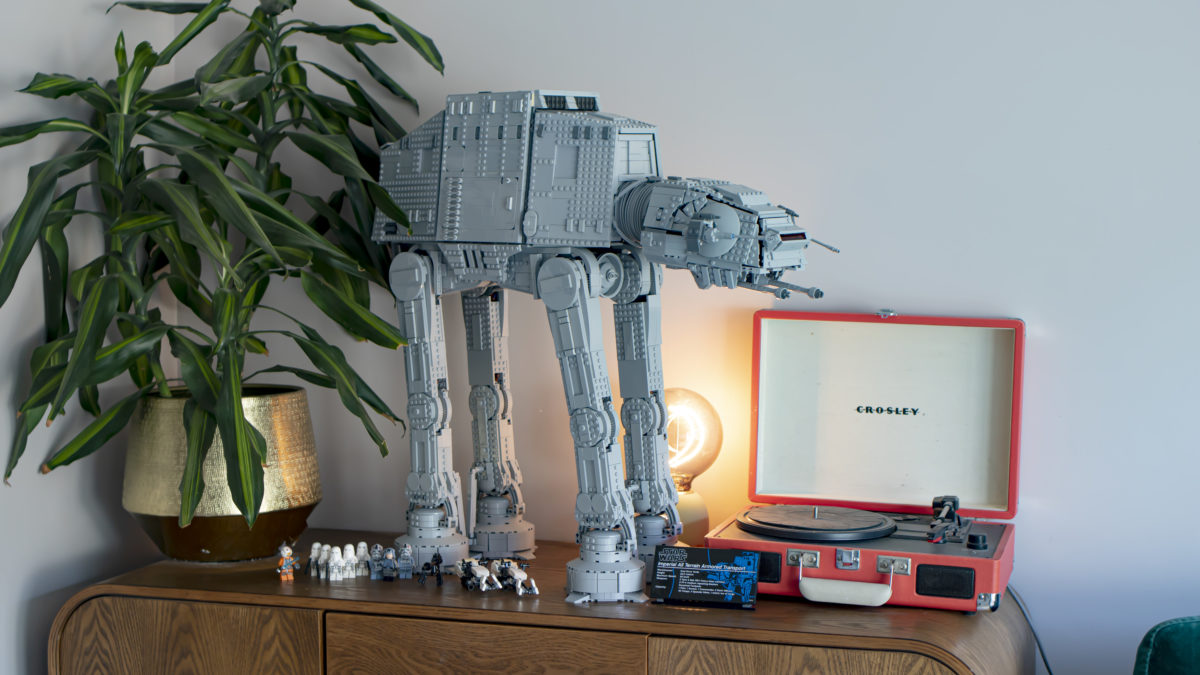 Five last-minute reasons to buy LEGO Star Wars 75313 AT-AT