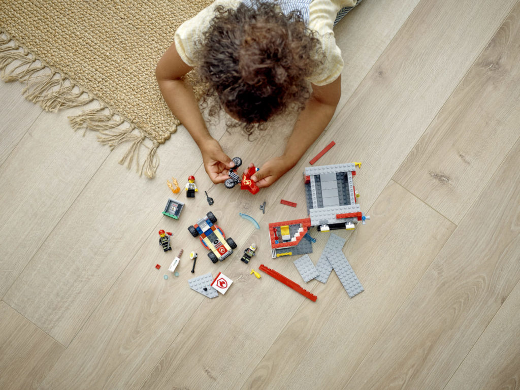 LEGO CITY 77943 Fire Station Starter Set 4 1024x768