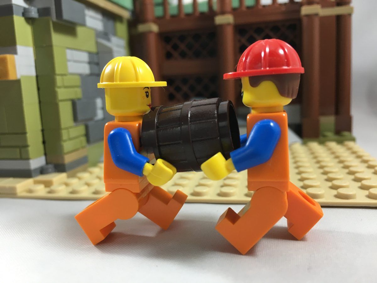 Brick Pic of the Day: Two minifigure job