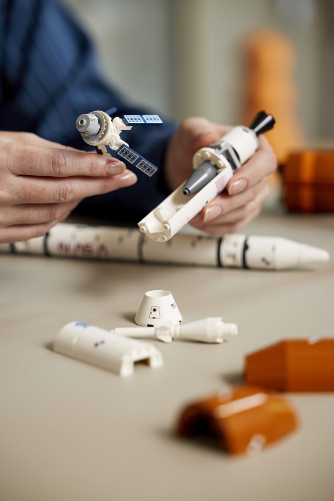LEGO Icons 10341 NASA Artemis Space Launch System 25 683x1024