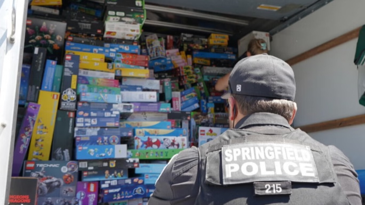 Oregon police recover $200,000+ of LEGO from suspected thieves