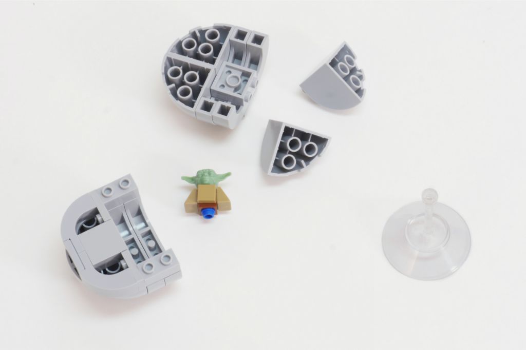 LEGO Star Wars Baby Yoda build 6