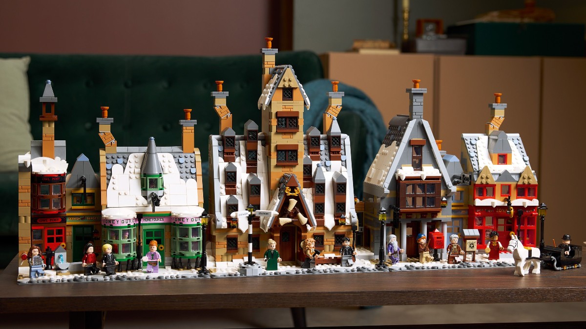 Every LEGO Harry Potter Hogsmeade set ever released