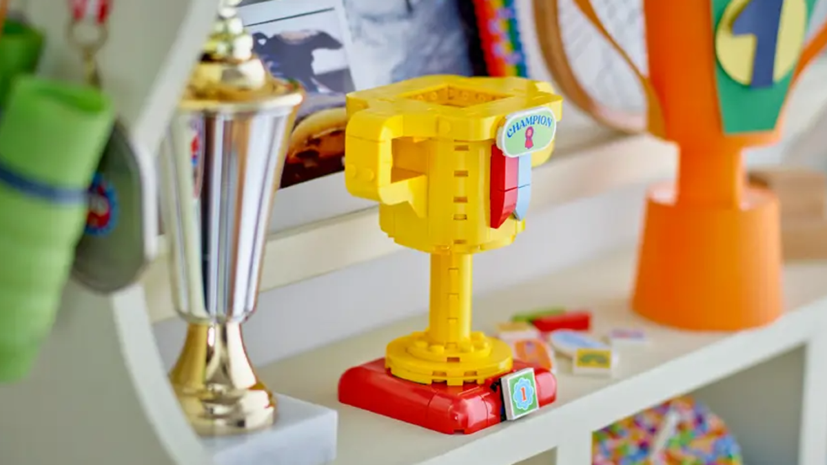 New LEGO Trophy Award GWP now available worldwide