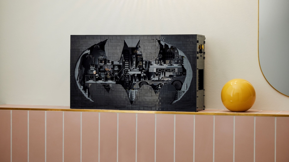 Batman's signature colours made extra trouble for LEGO Batcave – Shadow Box designers