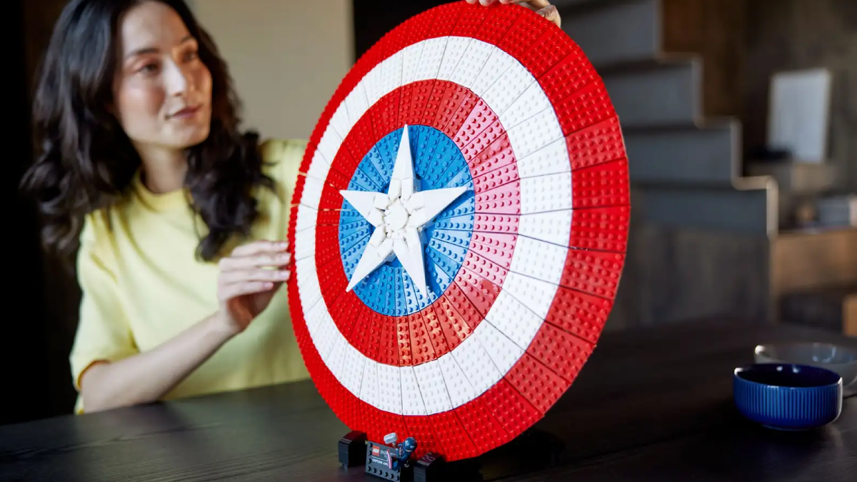 LEGO 76262 Captain America's Shield looks good but fragile