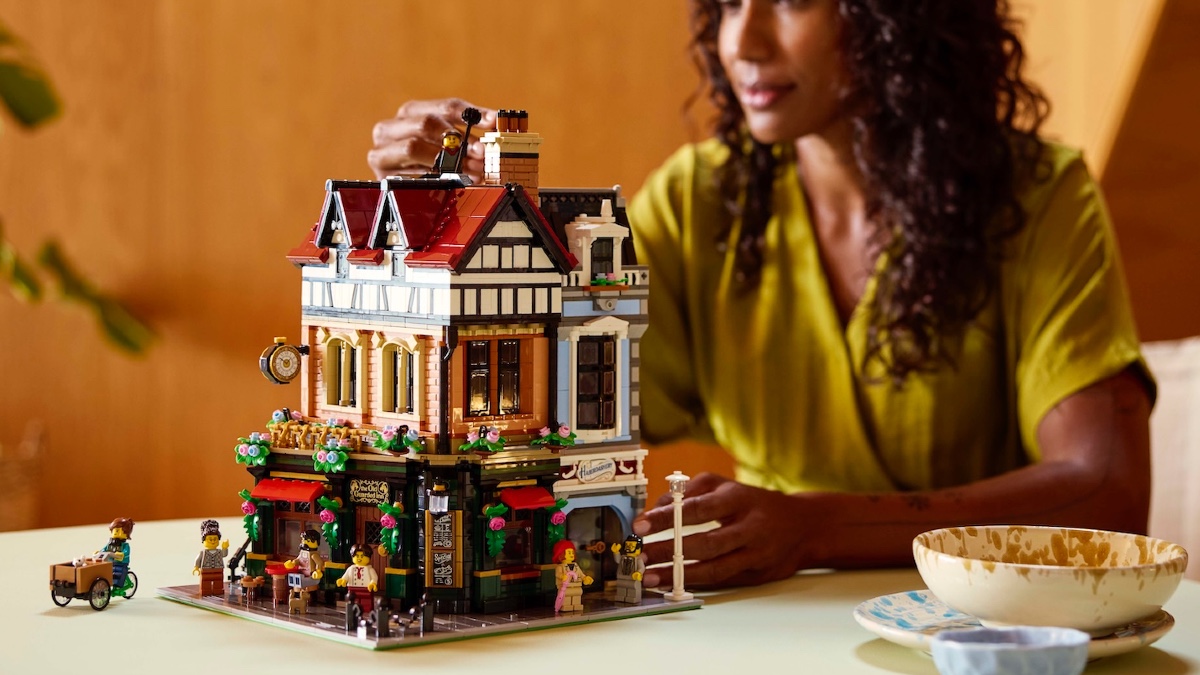 LEGO 10350 Tudor Corner is designed for a specific spot on the modular street