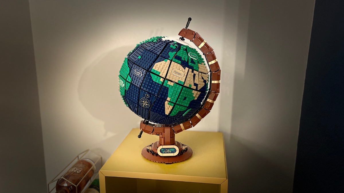 LEGO Ideas 21332 The Globe available with double VIP points and free gift