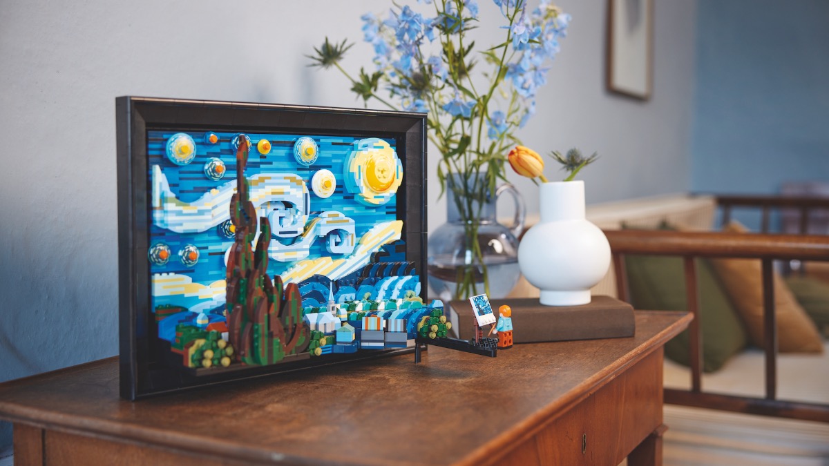 LEGO Ideas 21333 Vincent van Gogh – The Starry Night was inspired by plates