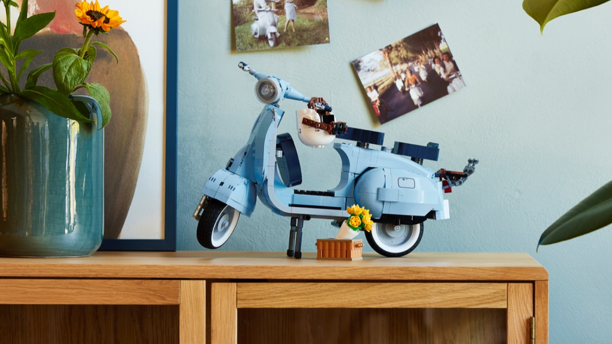 LEGO Creator Expert 10298 Vespa 125 officially revealed