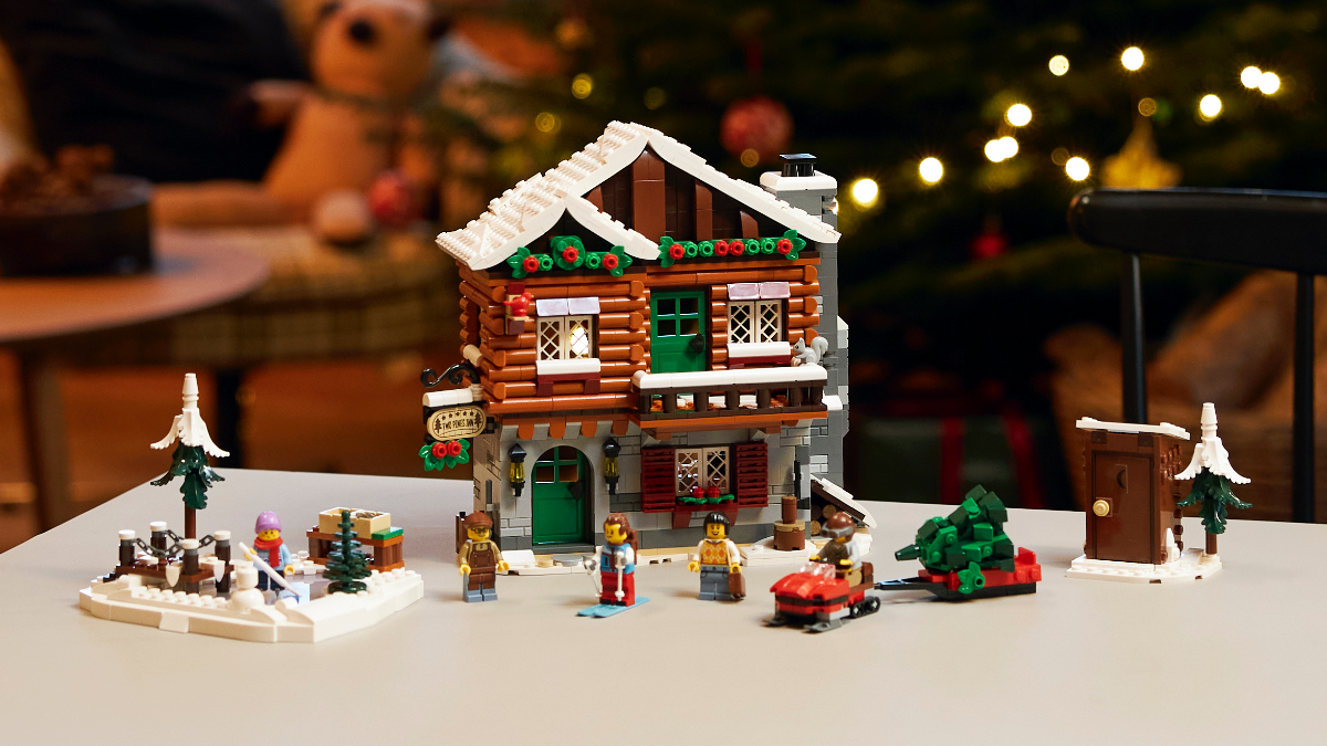 'Tis the season for... a free LEGO set?