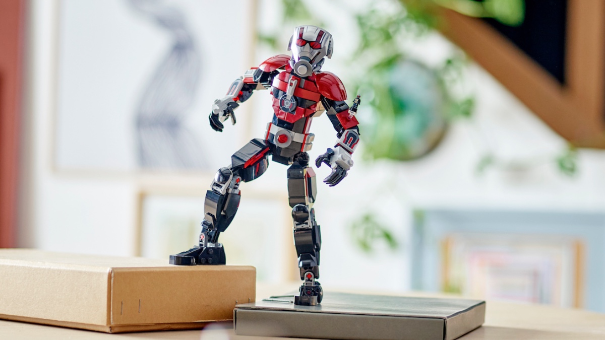 Go quantum with the new LEGO Marvel 76256 Ant-Man Construction Figure