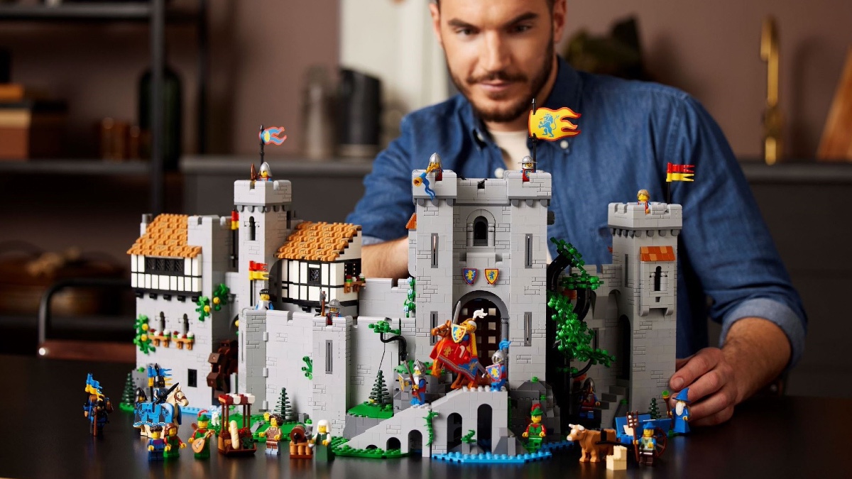 LEGO explains why the 90th anniversary sets don’t have raised baseplates