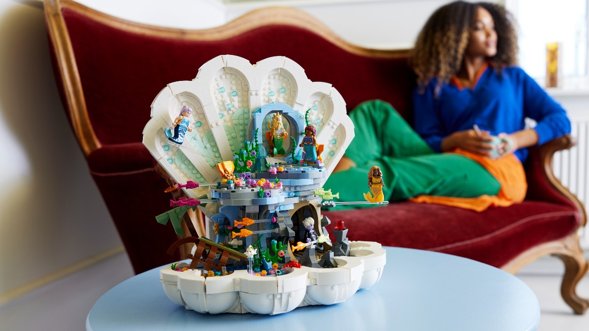 LEGO 43225 The Little Mermaid Royal Clamshell is inspired by an aquarium
