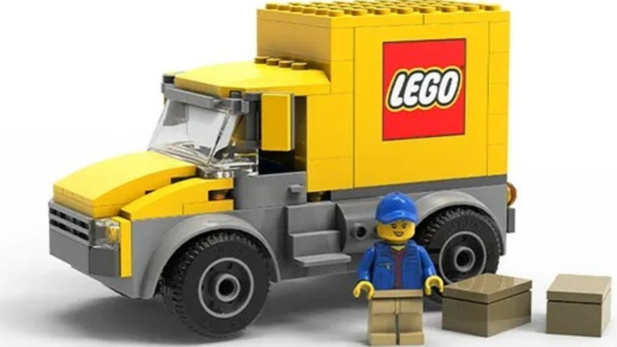 Second LEGO free gift now available to VIPs at LEGO Store Leicester Square