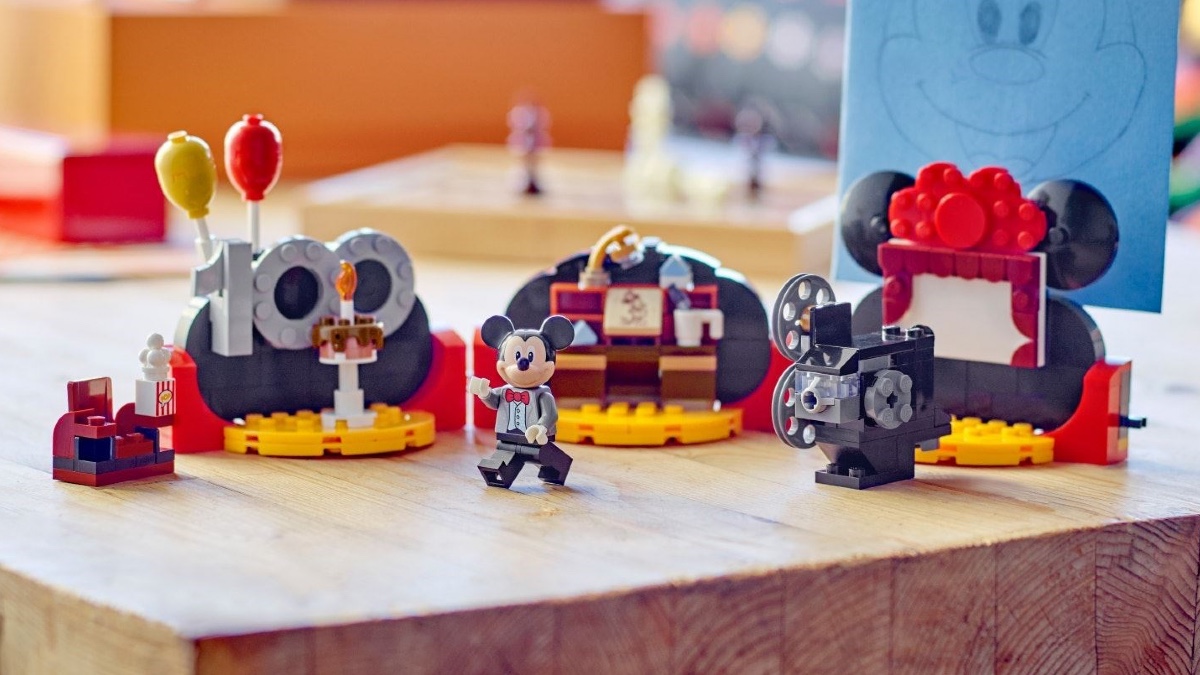 Two current LEGO gift-with-purchase offers end later today