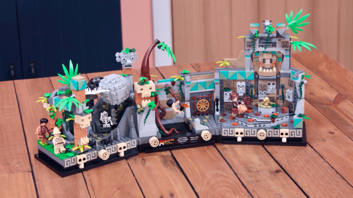 LEGO Indiana Jones 77015 Temple of the Golden Idol shows Star Wars how it's done