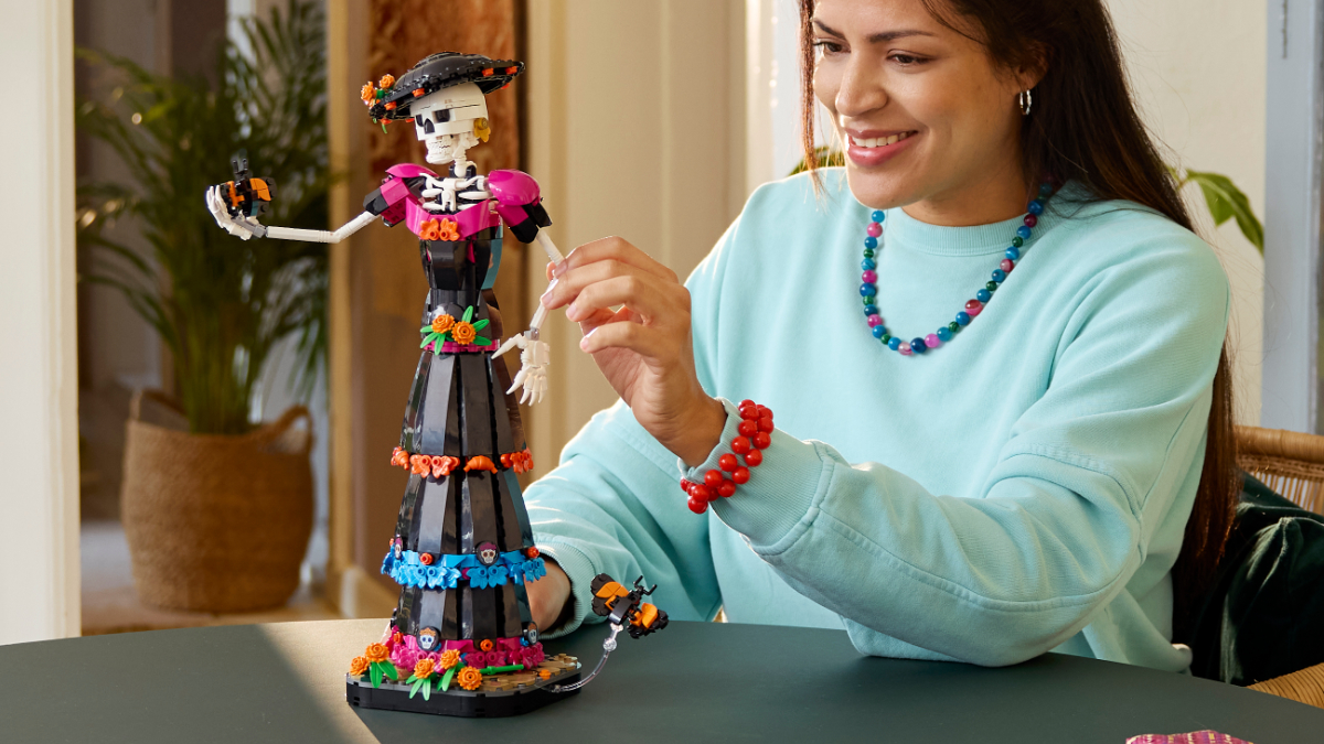 LEGO La Catrina’s reduced scale was the result of two considerations