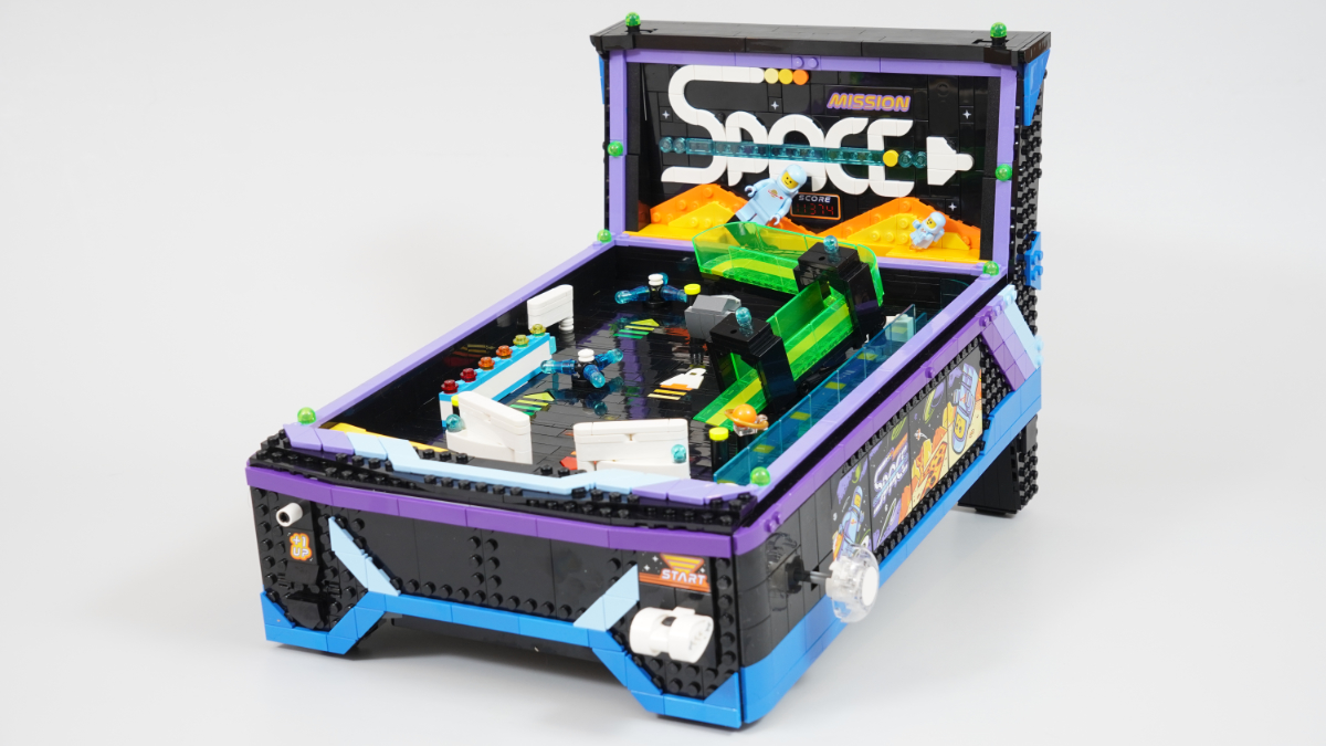 LEGO Icons 11374 Arcade Pinball Machine review