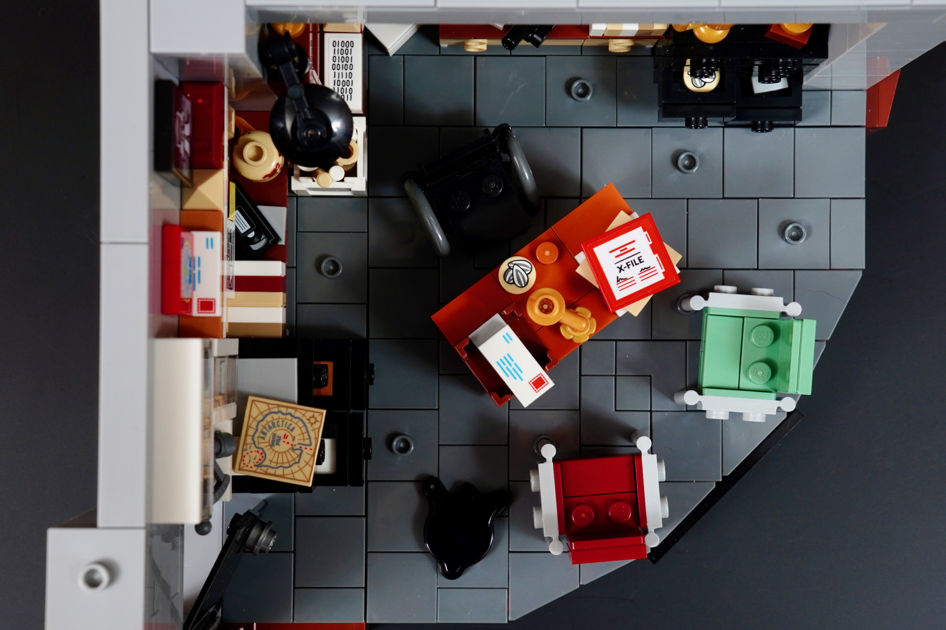LEGO Ideas 21369 X-Files review - 30