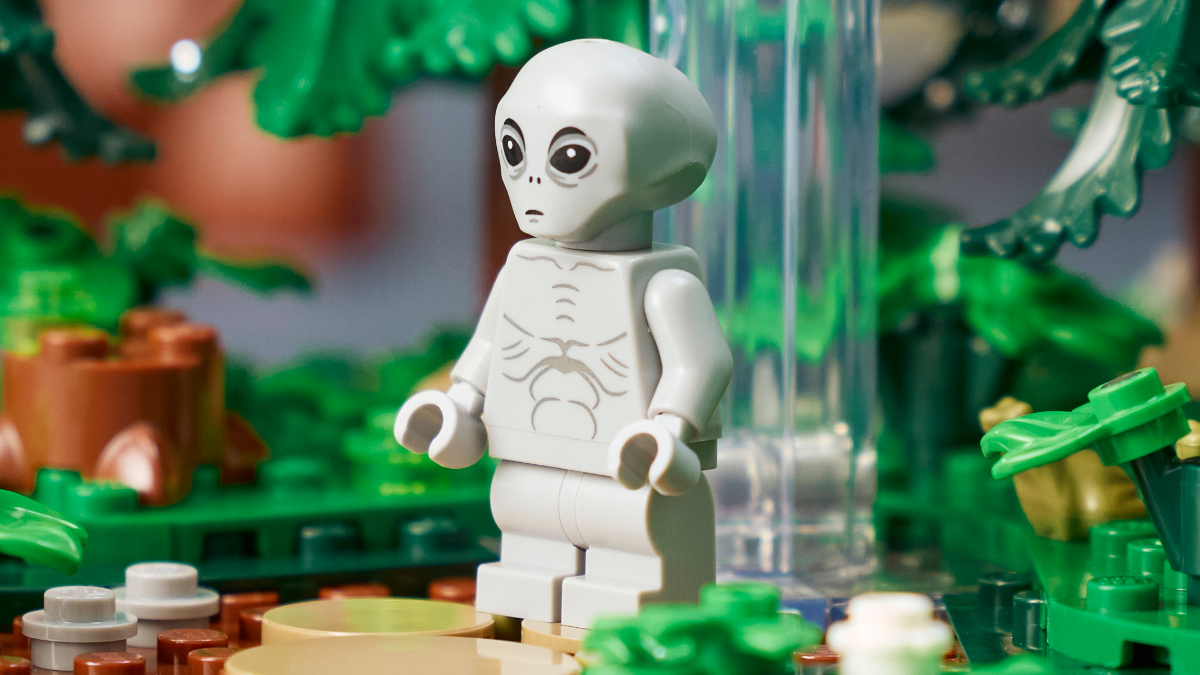LEGO Ideas 21369 The X-Files alien featured
