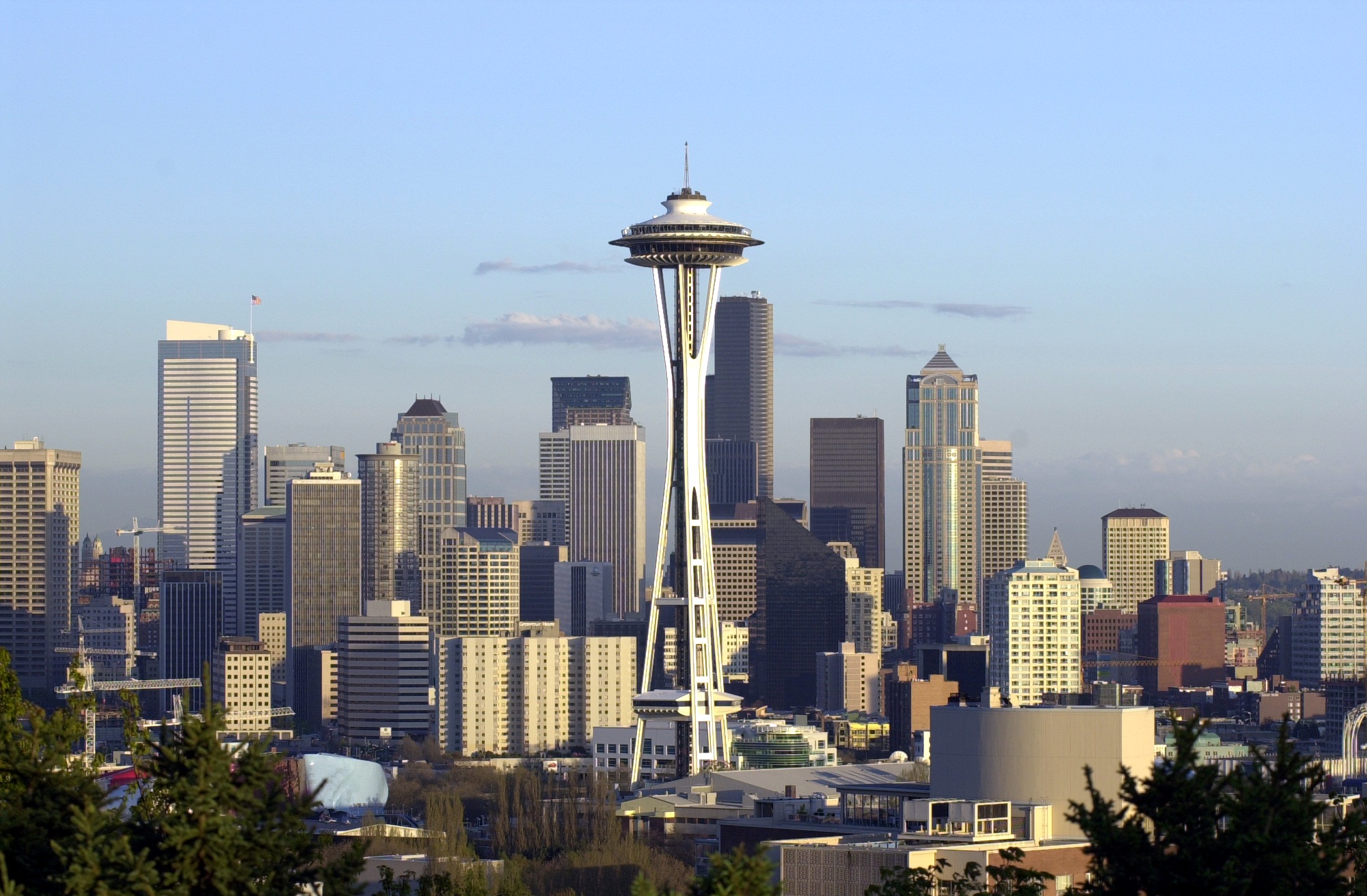 Space_Needle_and_skyline_from_Kerry_Park,_2000
