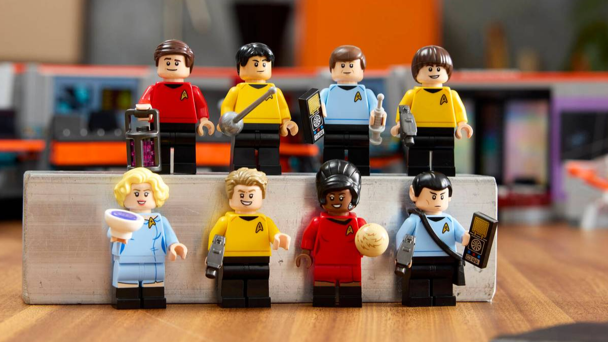 Every LEGO Star Trek bridge minifigure explained