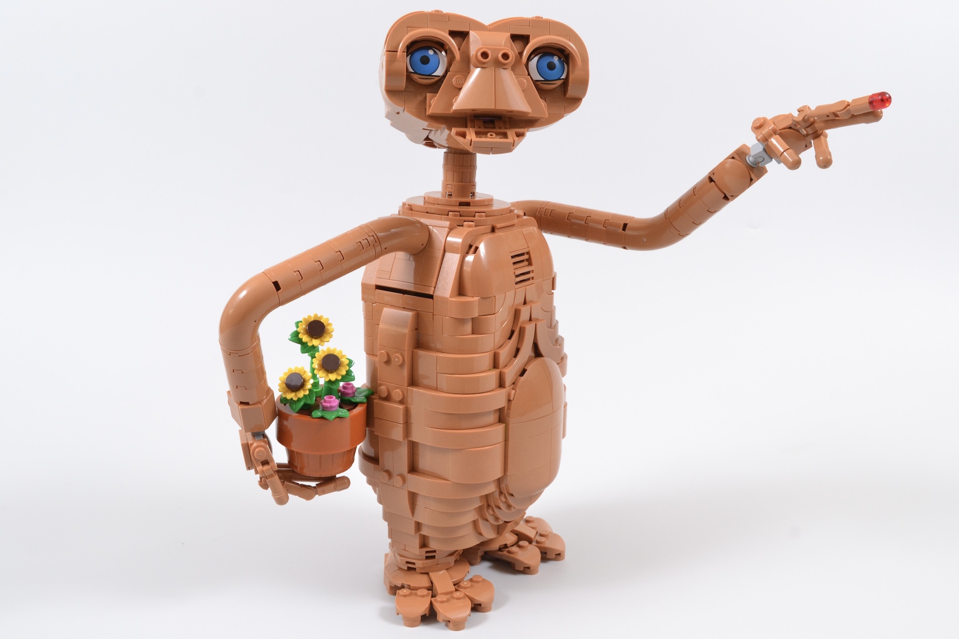 LEGO Icons 21370 E.T. the Extra-Terrestrial 4