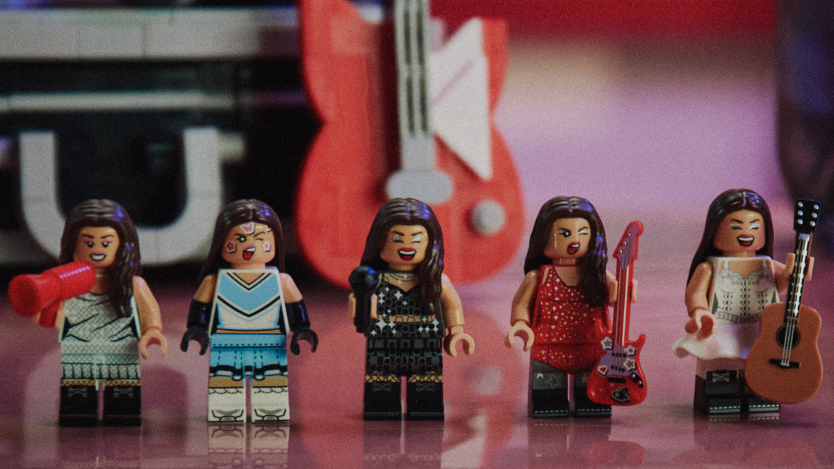 LEGO Editions Olivia Rodrigo minifigures - 0R5A6106 lily craigen (1)