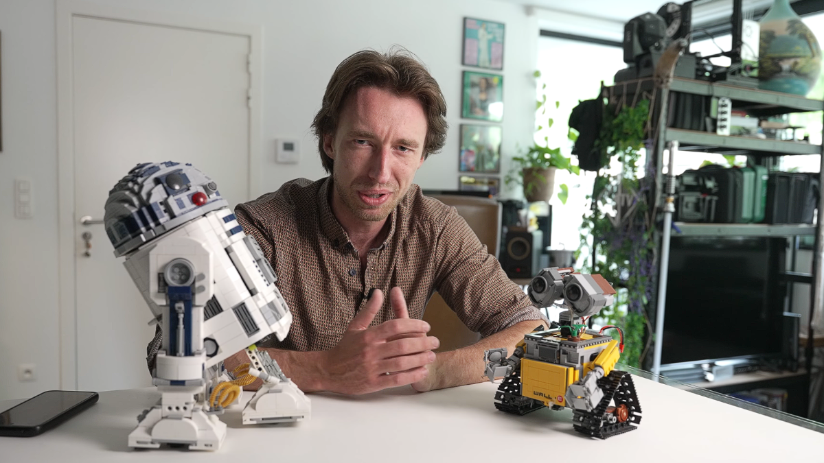 YouTuber turns LEGO set into a fully controllable robot using a PS4 controller