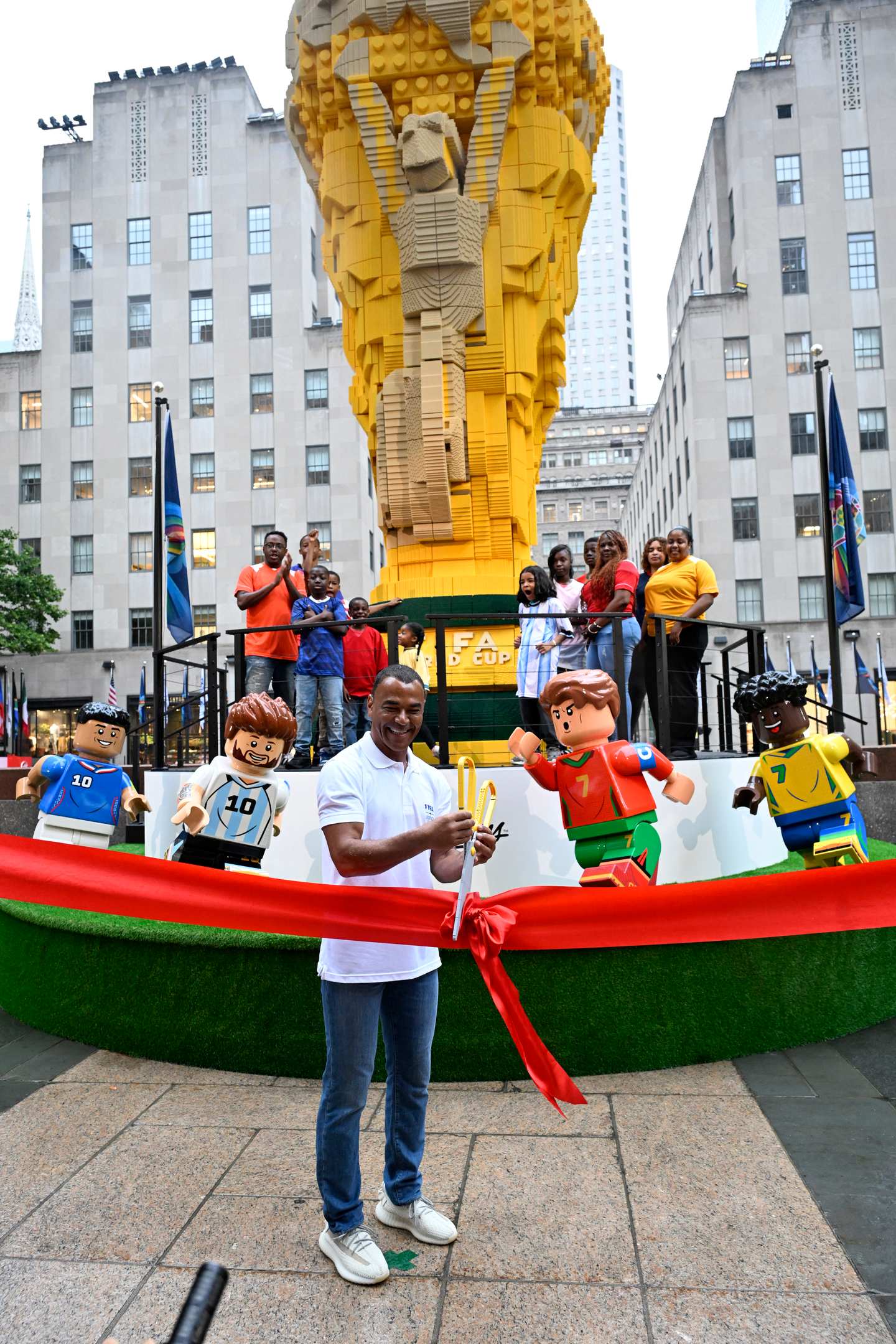 lego fifa world cup trophy big build new york 1