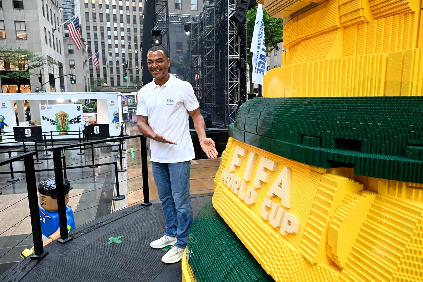 lego fifa world cup trophy big build new york 2