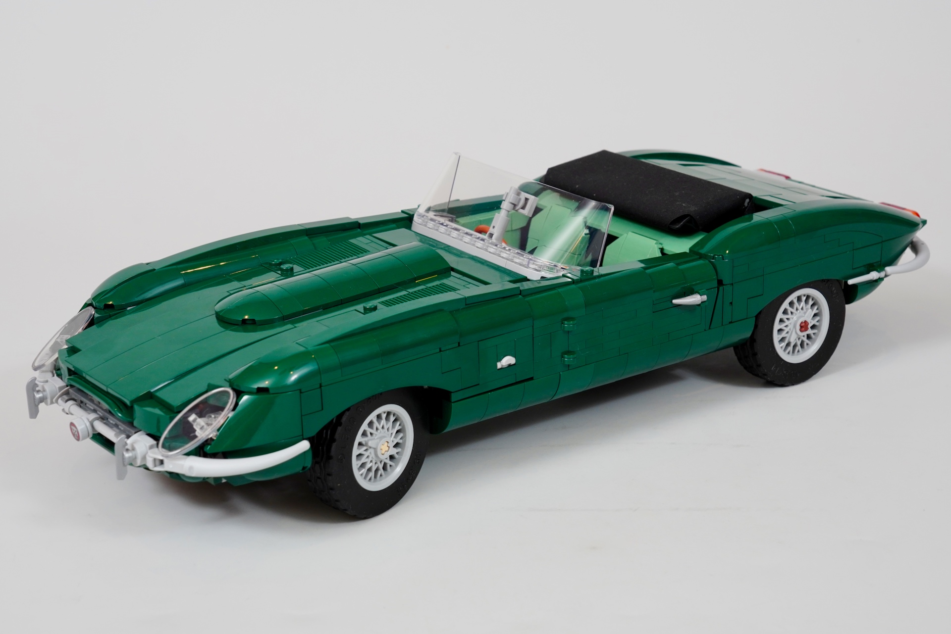 LEGO Icons 11381 Jaguar E-Type review-10-utj0g9856lop