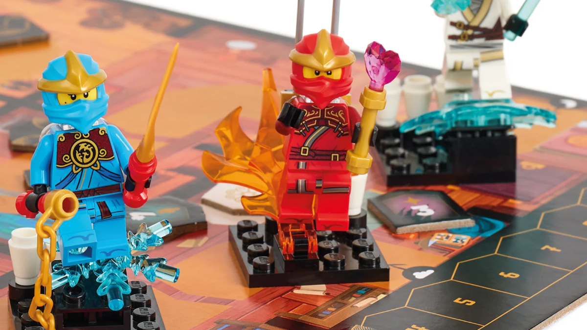 Das LEGO NINJAGO Destiny's Bounty Adventures Brettspiel kann jetzt vorbestellt werden.